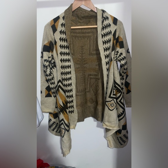 Pattern Cardigan - Picture 2 of 4